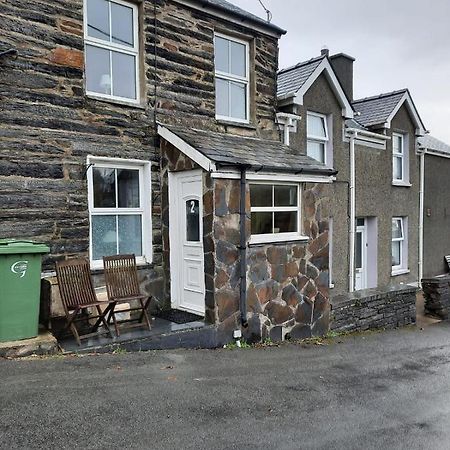 Snowdonia Rock Cottage - Cosy And Pet Friendly Penrhyndeudreath Exterior photo