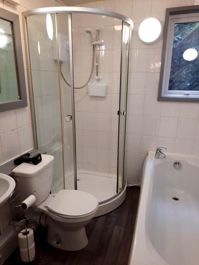 Snowdonia Rock Cottage - Cosy And Pet Friendly Penrhyndeudreath Exterior photo