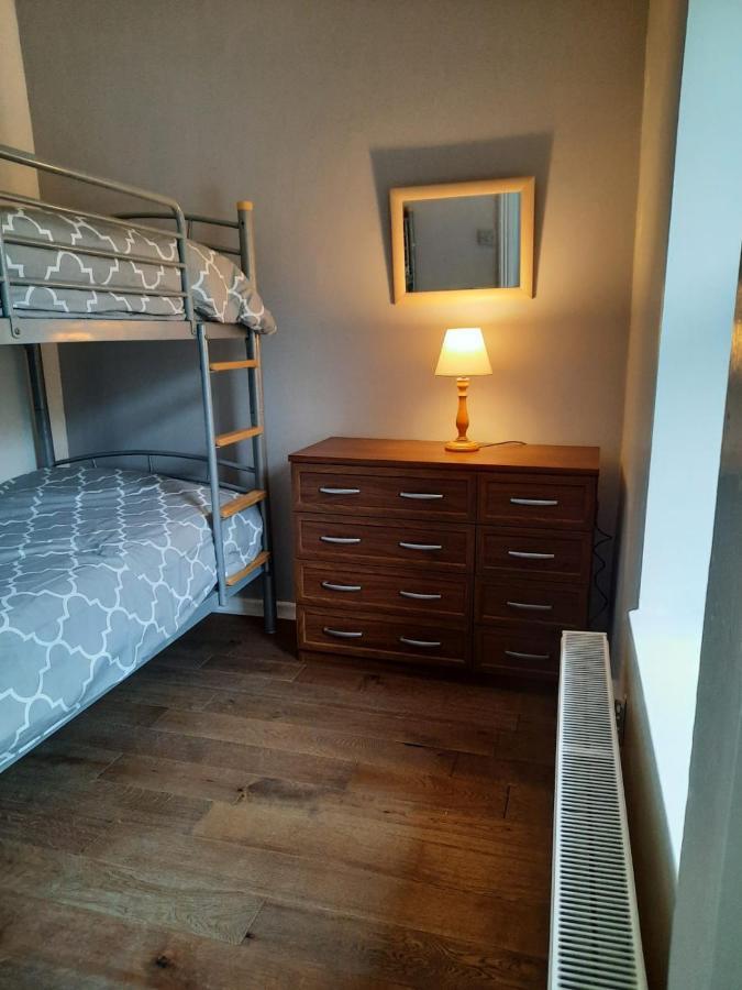 Snowdonia Rock Cottage - Cosy And Pet Friendly Penrhyndeudreath Exterior photo