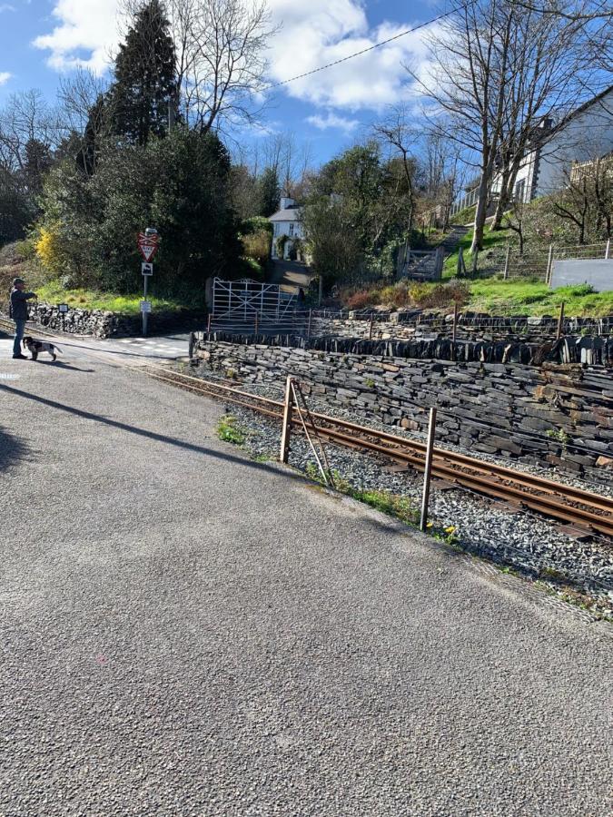 Snowdonia Rock Cottage - Cosy And Pet Friendly Penrhyndeudreath Exterior photo